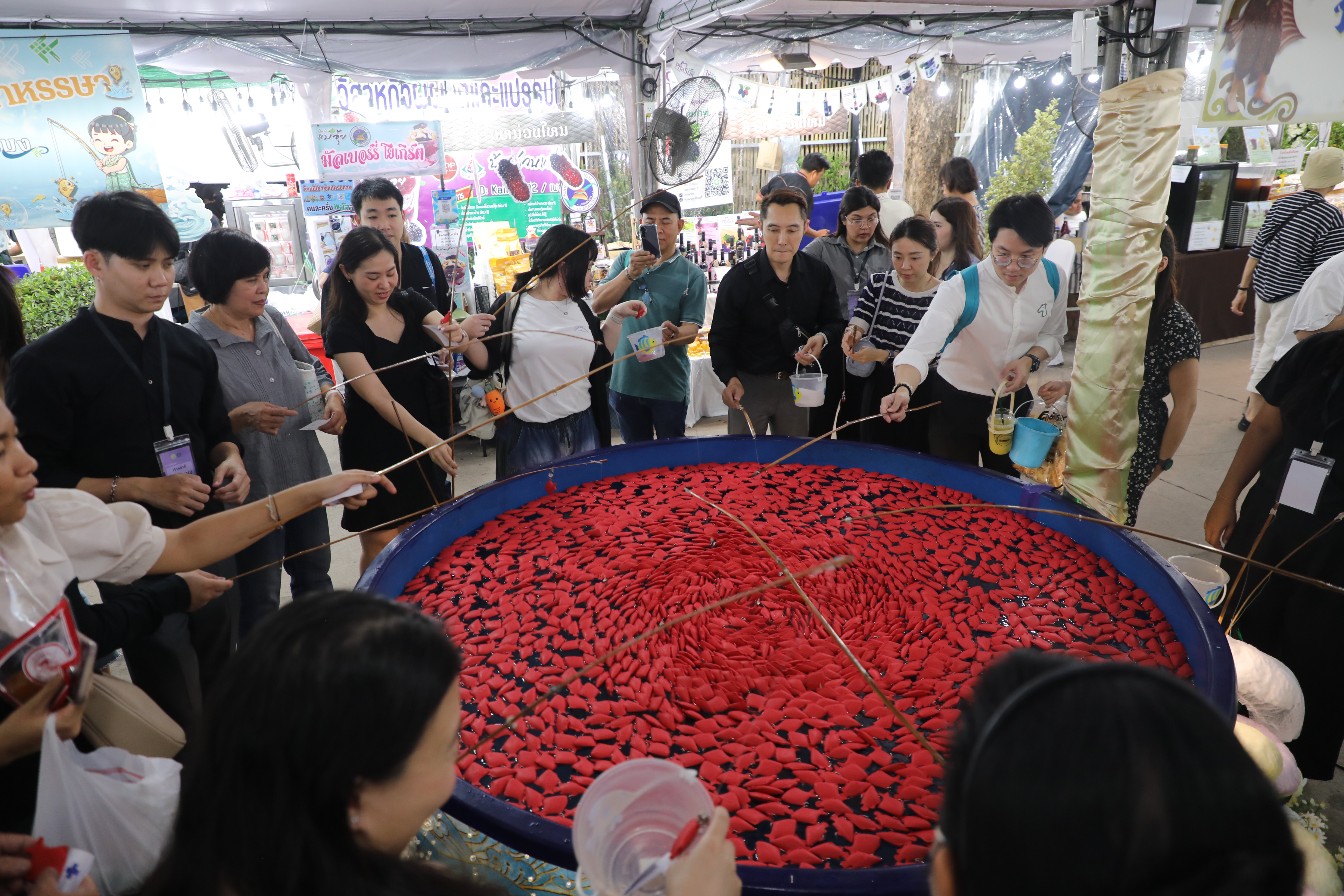 title - ส.ป.ก. ร่วมออกร้าน ภายในบูธกระทรวงเกษตรและสหกรณ์ งานกาชาด ประจำปี 2568